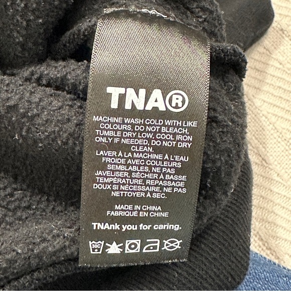 TNA Sweatfleece Cozy Fleece/Aritzia crop sweatshirt, neckline cut, size 1 - Picture 7 of 9